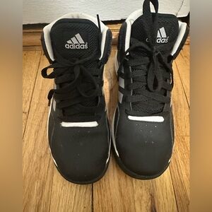Adidas Cloudfoam Youth Size 4 unisex basketball black shoes